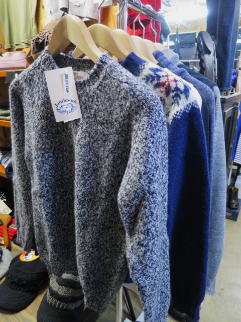 Jamieson\'s ・・・ 某メーカー・別注柄・シェットランドWOOL CRUE SWEATER!!_d0152280_648375.jpg