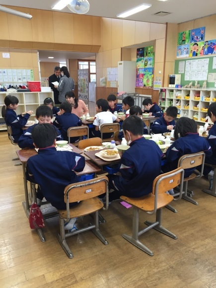 ♪゜12月17日（水）*:.南中山小学校の給食会.:*・♪_e0061225_11060141.jpg
