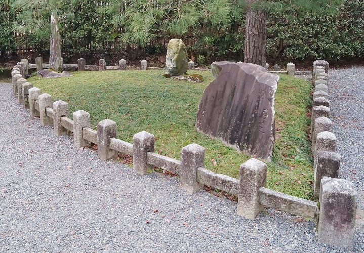 源頼政自刃の地~ 扇の芝 : たんぶーらんの戯言 源頼政自刃の地~ 扇の芝 : たんぶーらんの戯言