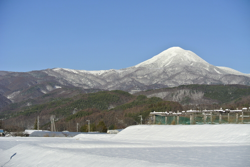 山が一番綺麗に見える季節だ。_d0170835_205111.jpg