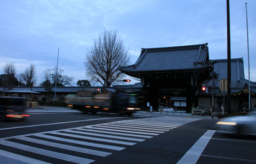 すす払い 東・西本願寺_e0048413_16552554.jpg