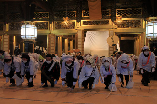 すす払い 東・西本願寺_e0048413_165712100.jpg