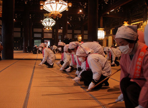 すす払い 東・西本願寺_e0048413_16571514.jpg