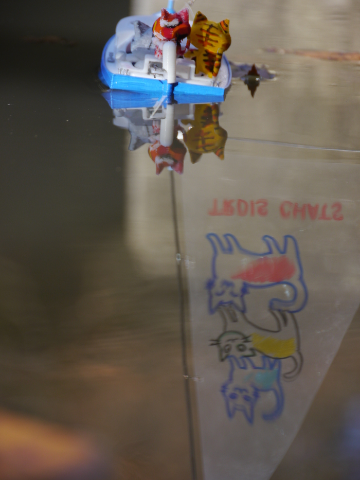 マイクロヨットTROIS CHATS進水_d0067943_8382842.jpg