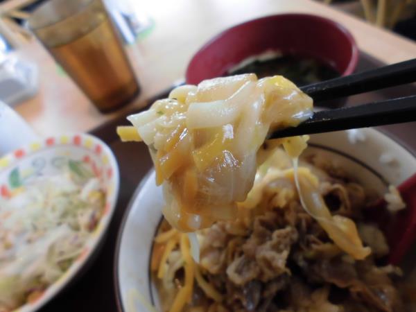 すき家のとろ～り３種のチーズ牛丼　宝塚中筋店_c0118393_1252453.jpg