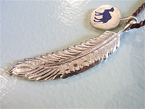 HOLLYWOOD RANCH MARKET / HRM FEATHER NECKLACE_f0139457_169541.jpg