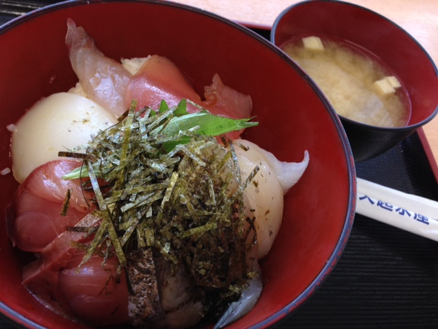 コスパ抜群の海鮮丼_d0161959_949694.jpg