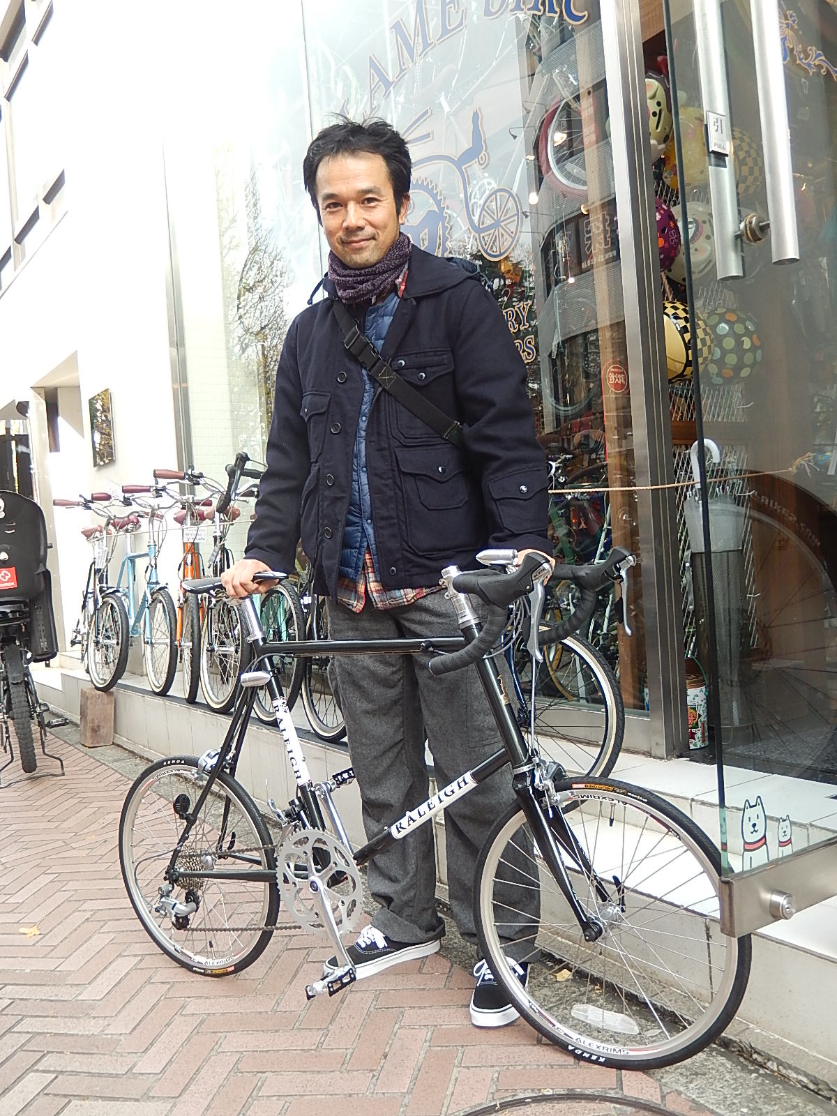 12月21日　渋谷　原宿　の自転車屋　FLAME bike前です_e0188759_144172.jpg