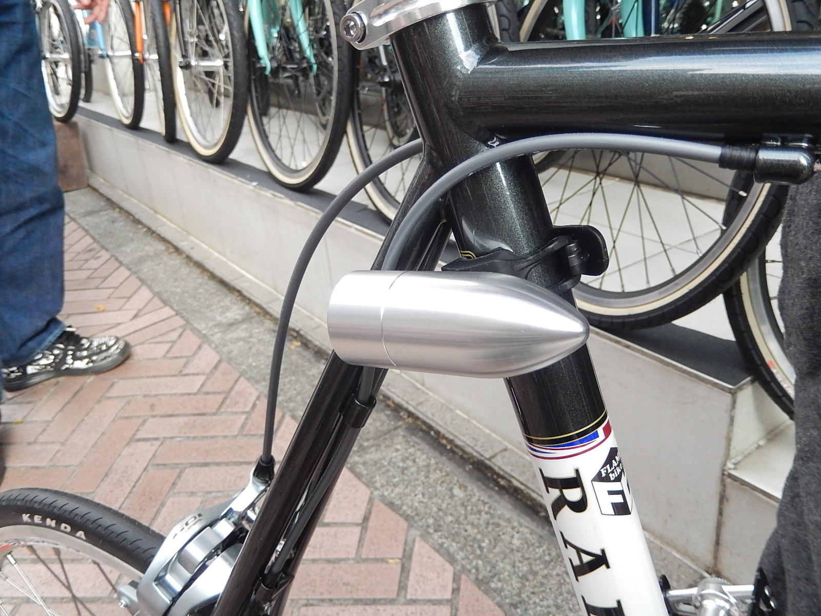12月21日 渋谷 原宿 の自転車屋 FLAME bike前です_e0188759_146583.jpg