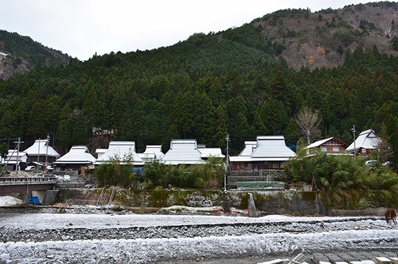 今年最後の水汲み_e0164563_11434658.jpg