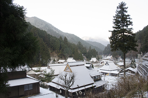 今年最後の水汲み_e0164563_11505175.jpg