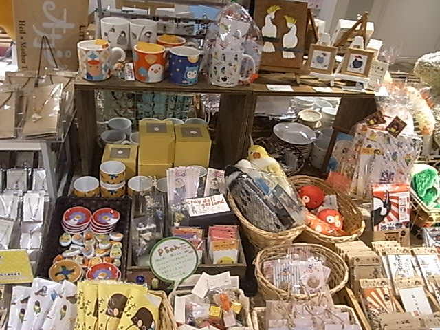 東急ハンズ梅田店インコと鳥の雑貨展にたっぷり新作到着_d0322493_2384368.jpg