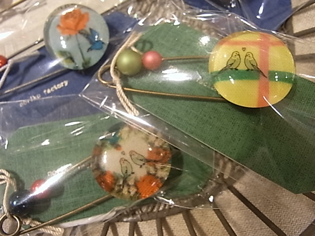 東急ハンズ梅田店インコと鳥の雑貨展にたっぷり新作到着_d0322493_241144.jpg