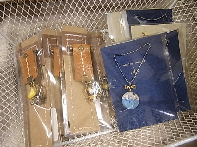 東急ハンズ梅田店インコと鳥の雑貨展にたっぷり新作到着_d0322493_241167.jpg