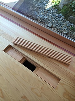 内に外を持つ家・・・大工の手_b0014003_031038.jpg