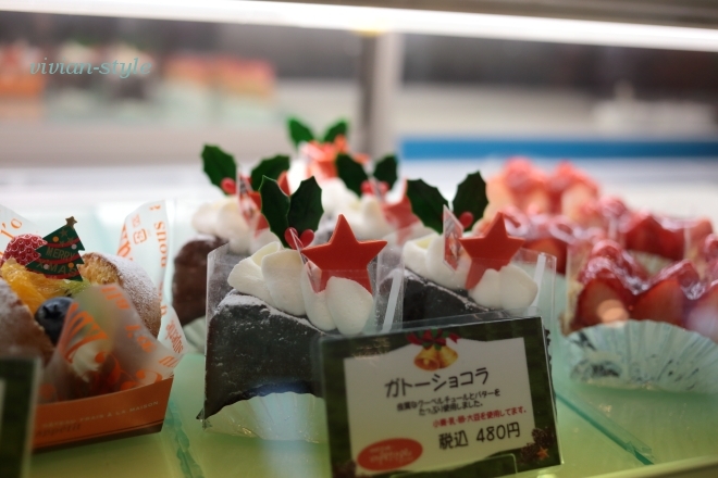 アンプチプ(unpetitpeu) デザートのケーキはクリスマスバージョン_e0227942_17215090.jpg
