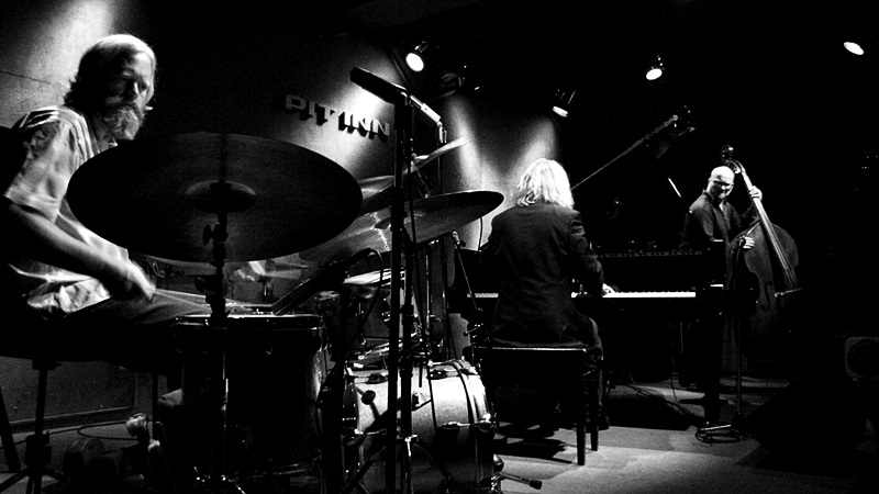 Helge Lien Trio 10月公演写真_e0081206_1481541.jpg