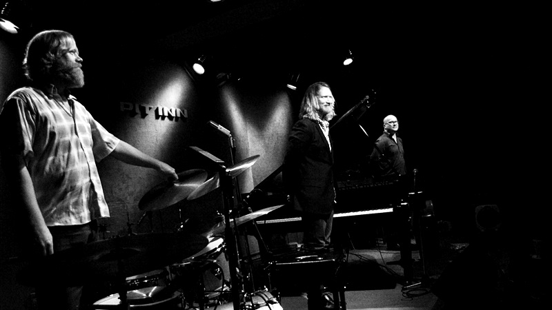 Helge Lien Trio 10月公演写真_e0081206_1484770.jpg