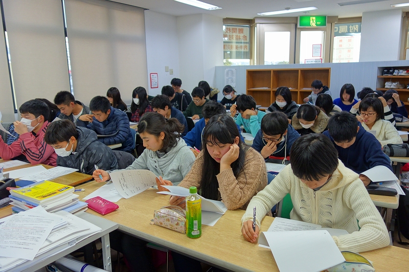 冬期講習初日はクリスマス会!_d0116009_937329.jpg