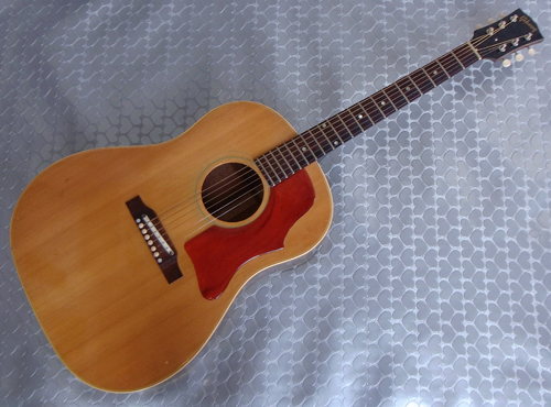 セラミック・サドル搭載「\'66年製 Gibson J-50」が入荷!_e0053731_15585418.jpg