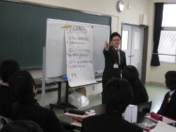 新潟県立五泉高校において３つのワークショップを実施しました。_c0167632_1805470.jpg