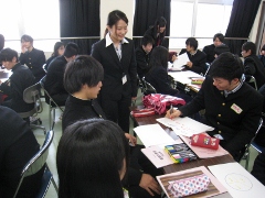新潟県立五泉高校において３つのワークショップを実施しました。_c0167632_188799.jpg