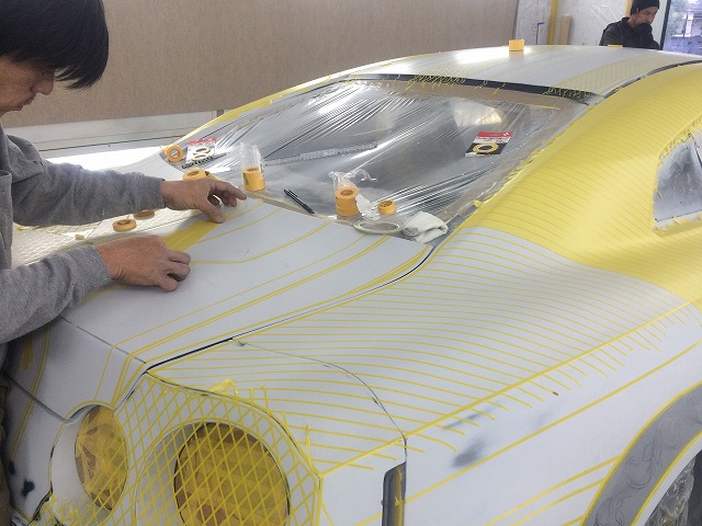 Kuhlジャパンプロジェクトr35gt R逆輸入車 Artisさんカスタムペイント ３dマスキング進行中 Kuhl 片岡ブログ