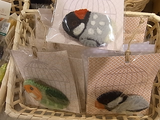 東急ハンズ梅田店インコと鳥の雑貨展たっぷり新着!_d0322493_1545233.jpg