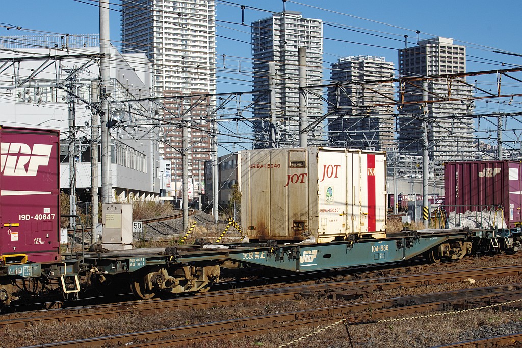 12/23隅田川にて遅れ3056レ?のコキとコンテナ_f0203926_0112849.jpg