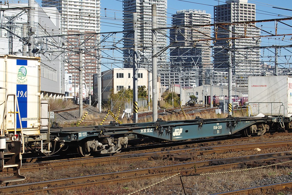 12/23隅田川にて遅れ3056レ?のコキとコンテナ_f0203926_0114472.jpg