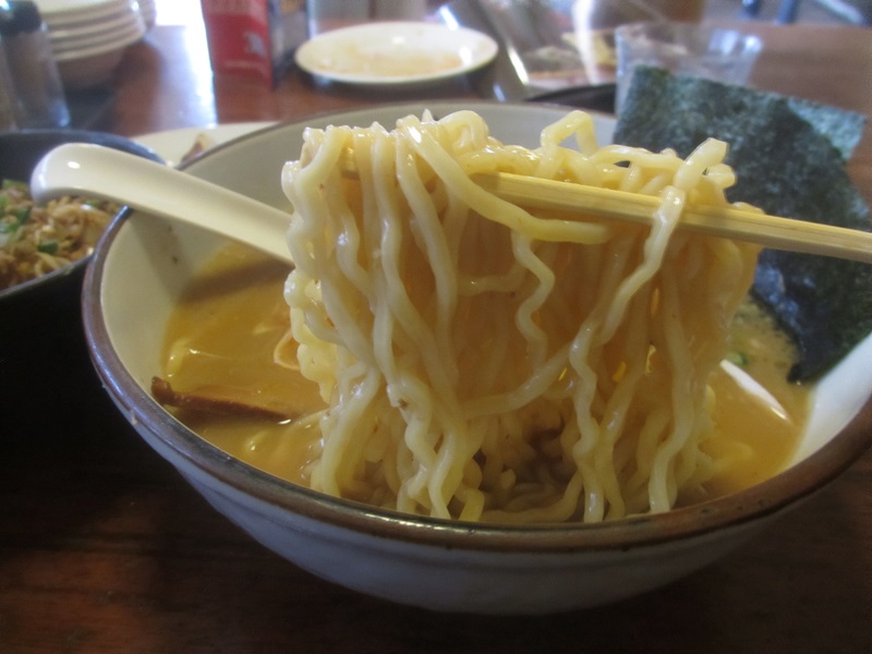 「横濱家」でラーメンＣセット＋辛味ねぎ♪８０_c0169330_1424245.jpg