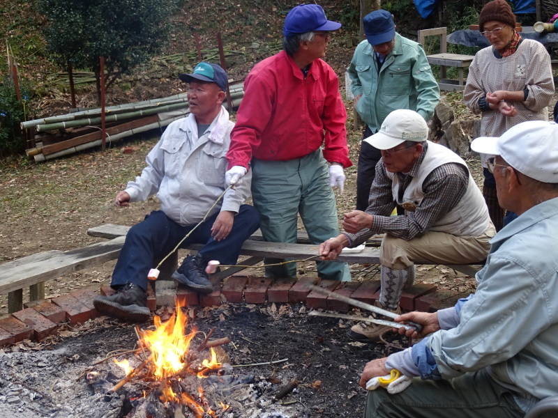 餅つき望年会　　in  　孝子の森_c0108460_00034018.jpg