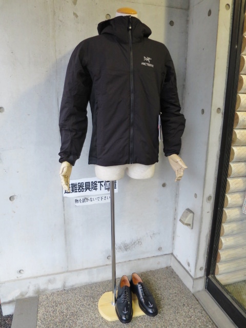 やはり大人気！★？　ARK\'TERYX ･･･ ATOM STAND JACKET (NEW)！★！_d0152280_13104643.jpg