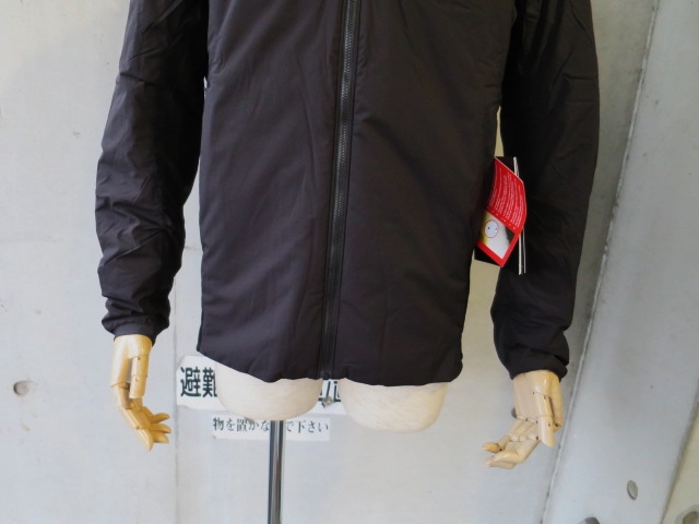 やはり大人気！★？　ARK\'TERYX ･･･ ATOM STAND JACKET (NEW)！★！_d0152280_136763.jpg