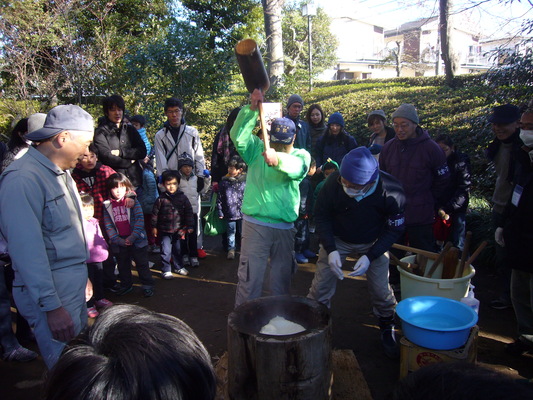 杉並区立郷土博物館で開催された「もちつき」に参加して、つきたてのおもちにありつくの記。_a0141884_34572.jpg