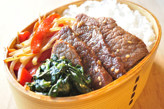 焼肉弁当_b0171098_8123369.jpg