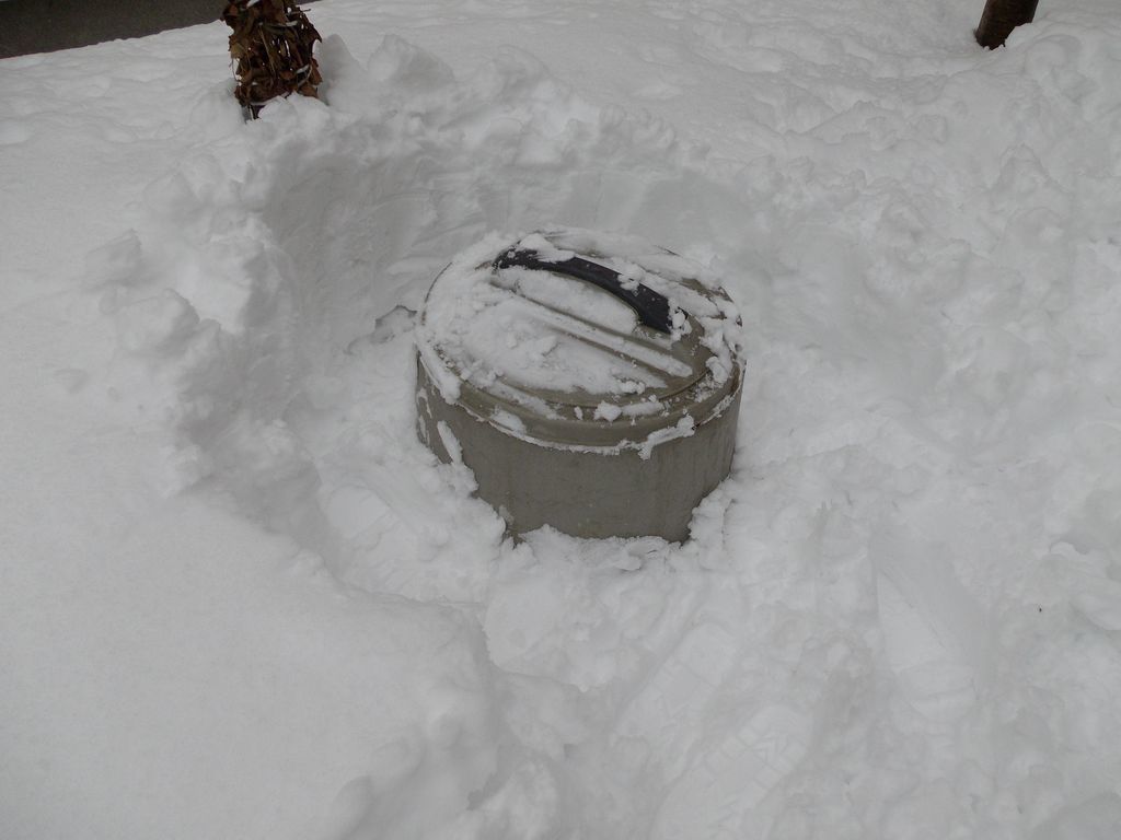 暖気の下 ガレージ・物置の雪下ろし_c0025115_22382607.jpg