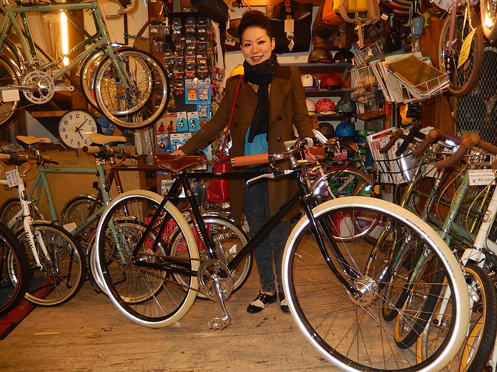 12月28日 渋谷 原宿 の自転車屋 FLAME bike前です_e0188759_1882838.jpg