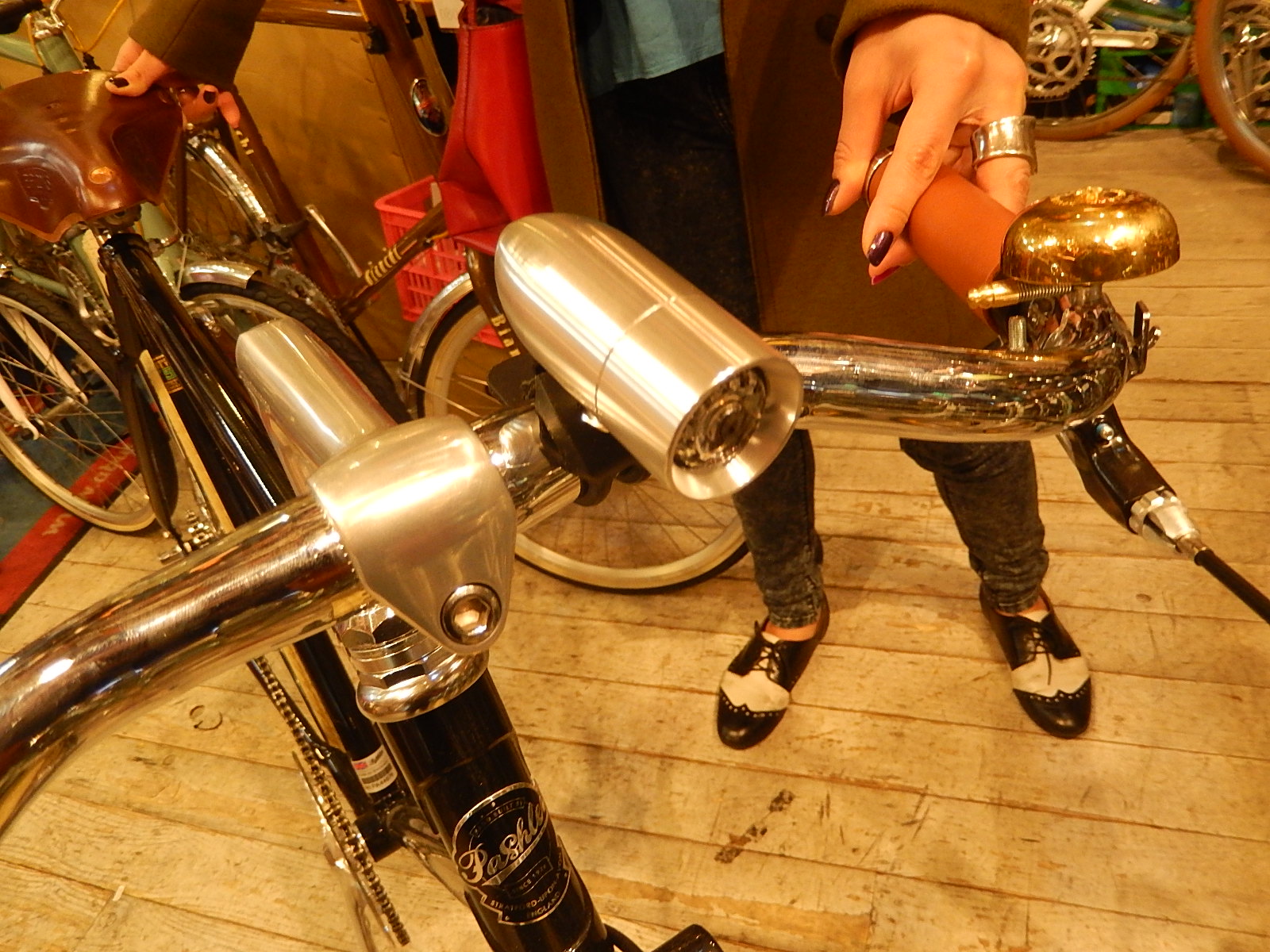 12月28日 渋谷 原宿 の自転車屋 FLAME bike前です_e0188759_1892830.jpg