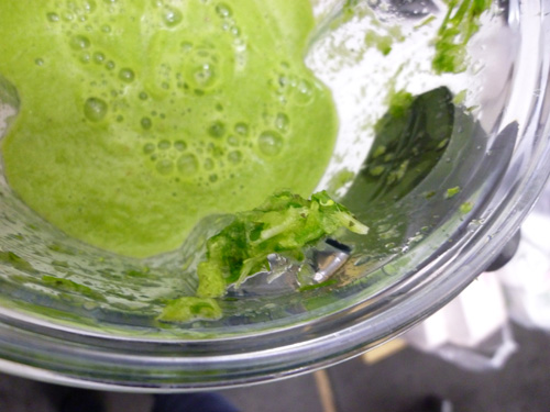 柿の葉茶と水菜のスムージー_c0152767_2115154.jpg