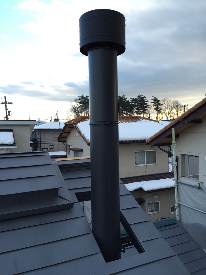 屋根に通気層を設ける（補足）&暖炉煙突設置完了。_d0332870_10493822.jpg