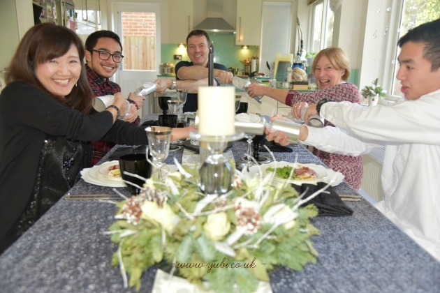 イギリスのファミリークリスマスのテーブルとお料理♪_b0313387_04160947.jpg