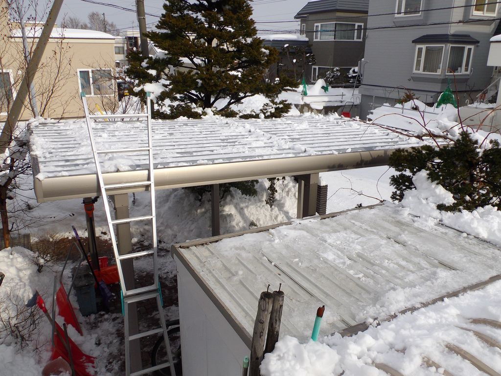 屋根の雪下ろし Day 2_c0025115_21542495.jpg