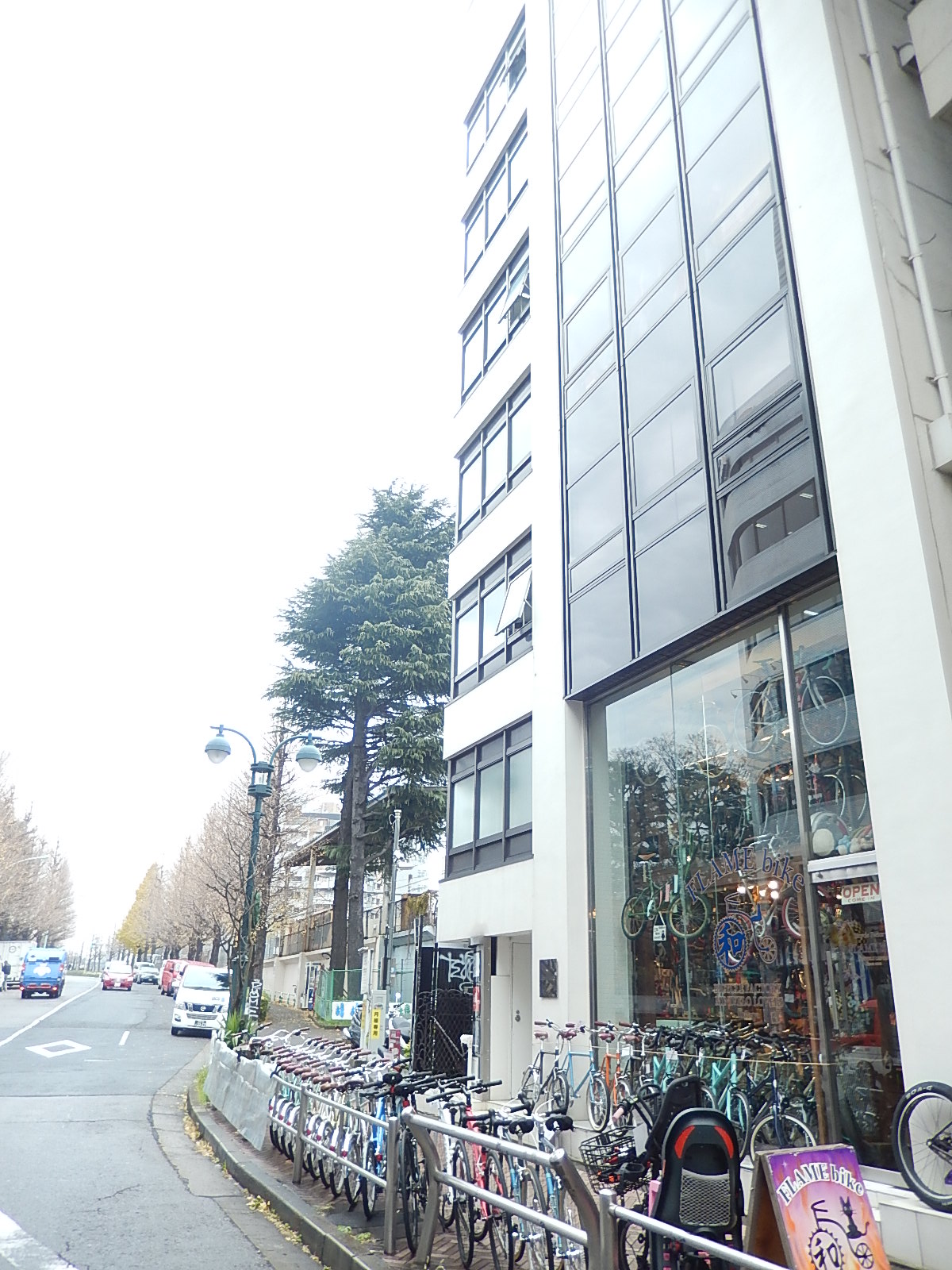 12月29日　渋谷　原宿　の自転車屋　FLAME bike前です_e0188759_1491277.jpg
