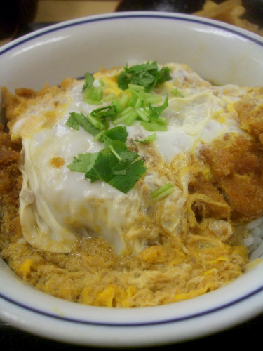 食べ納め かつや カツ丼 梅 豚汁 大 591円 100円引きクーポン利用 お得にいただく 食欲記