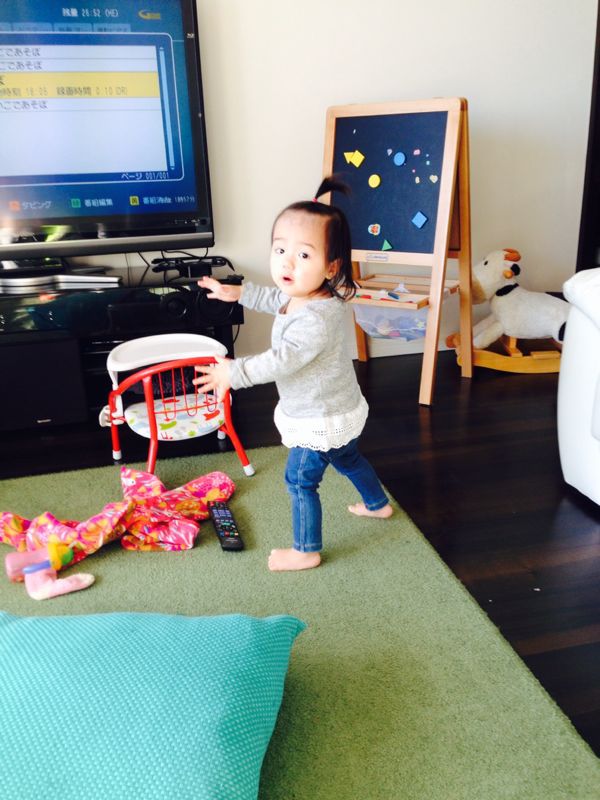 みつき1歳2ヶ月、立ちました!_e0253026_23411524.jpg