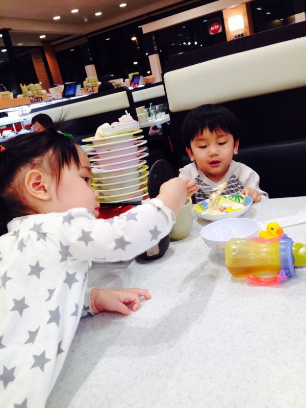 みつき1歳2ヶ月、立ちました!_e0253026_23412487.jpg