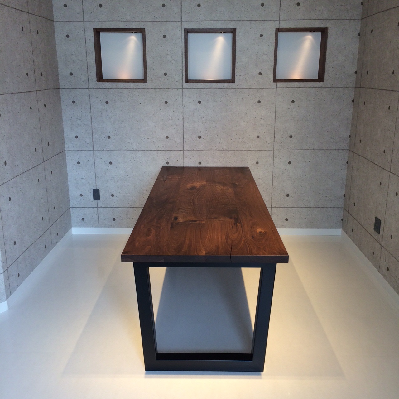 V DINING TABLE_c0146581_15314546.jpg