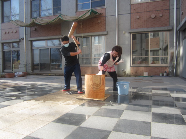 ~餅つき大会~_e0191174_1774390.jpg