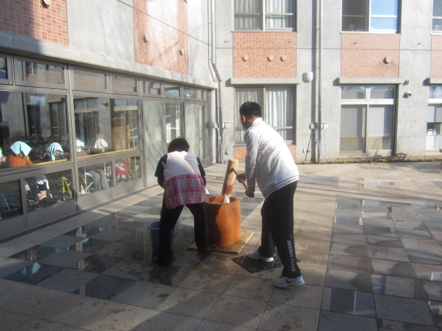 ~餅つき大会~_e0191174_178564.jpg